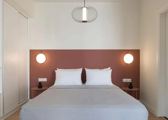 Academy Elegant Apartment #302